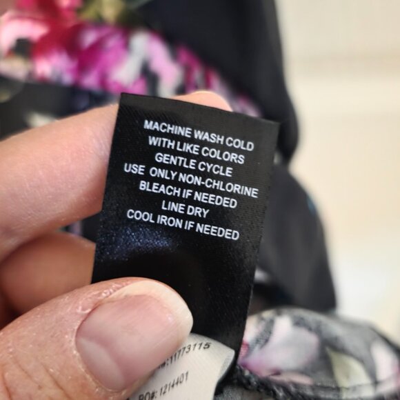 Torrid Grey, Pink and Turquoise Floral Sleeveless Top, Size 3 - Picture 4 of 7